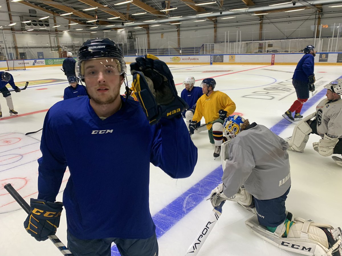 💛💙 Første dag på is unnagjort 🏒🥅#2.div #2hockey <a href="/SkiHockey/">Ski Hockey</a>