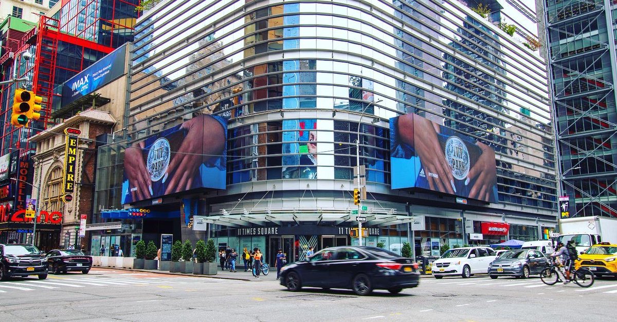 BrandedCities's tweet photo. The newest #collaboration between @adidas and @Beyonceβs @WeAreIvyPark is larger than life on our #MidtownWestDigitals.
#ImpossibleIsNothing #Adidas #howdoyouflex #ivypark #flexpark #beyonce @KampGrizzly #nyc #manhattan https://t.co/UPBurR9xq7