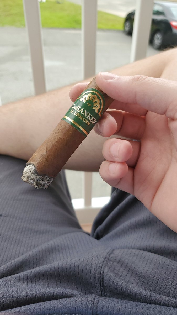 Changing it up with this cigarbid snag. Really good smoke especially for the price!