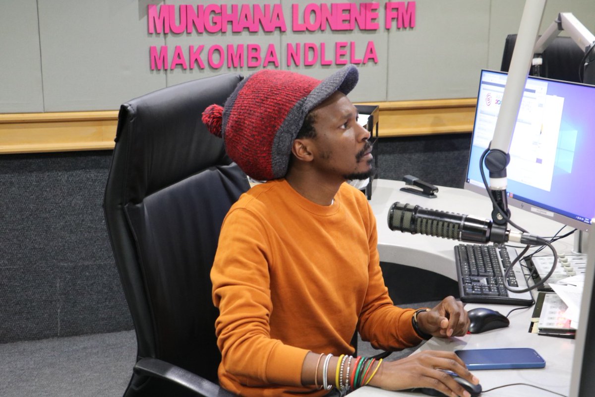 Munghana's tweet photo. [Emoyeni] #Tamintlangu na @RasNyiko muhumelerisi @nzianeg. Madyambu ya namuntlha hi bula na mudzaberi wuntshwa wa Polokwane City Innocent Mayoyo. Pfulela xiyanimoya kutwa to tala

Live Streaming | https://t.co/n6z2JV3N9q | Dstv810 | Openview622 
#MakombaNdlela #WansatiWohlawuleka https://t.co/dUk4OzFhYk