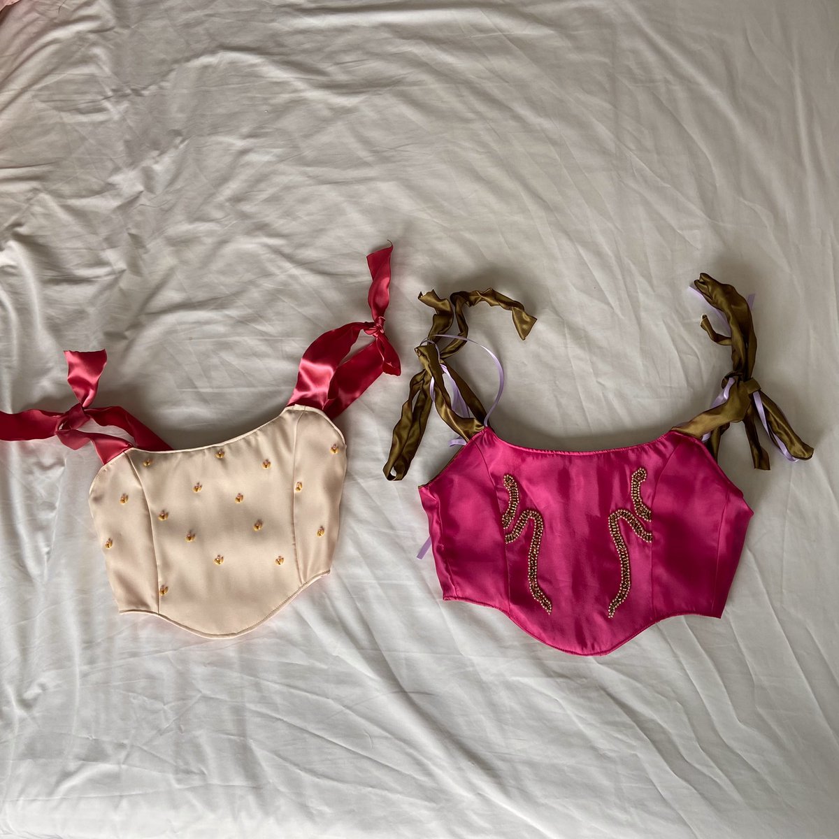 azya_mina's tweet photo. reversible corsets 💗🌞🌙🧚🏼‍♀️ https://t.co/kVqR6magu2