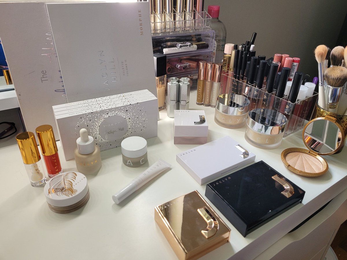alarison27's tweet photo. @Jaclynhill @jaclyncosmetics It started out with a kiss💋...how did it end up like this?😍 https://t.co/WeDTetv7ql