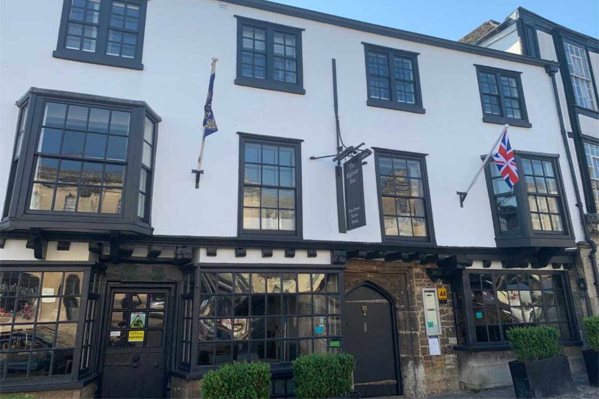 The Highway Inn Burford - cotswolds.org/the-highway-in… - 15th Century coaching inn with 11 individually decorated country house style bedrooms - #cotswolds #cotswold #thecotswolds #cotswoldslife #stayinthecotswolds #cotswoldshotel #cotswoldsbusiness #cotswoldlife #cotswoldbusiness