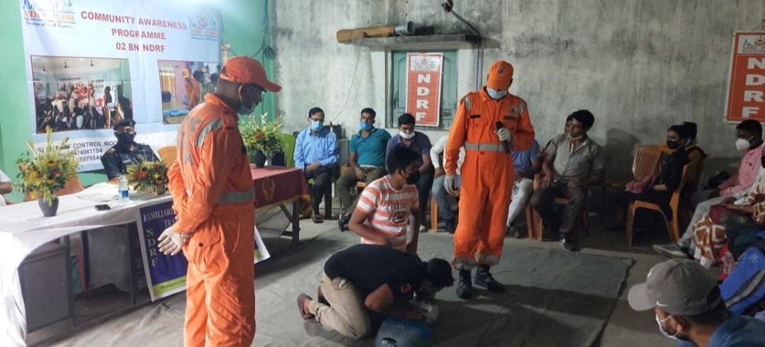 02ndrf's tweet image. #CommunityAwarenessProgramme is conducted during FAMEX,at BDO Office, Bhangore1 Block,  S/ 24 Pargana
 🔶Topic covered 🔶
🎯Control Bleeding
🎯Soft tissue injury
🎯Snake bite
🎯Thunderstorm
🎯Water Emergencies
🎯CPR/FBAO  
🎯 Emergency stretcher
@satyaprad1 
@ndmaindia 
@NDRFHQ