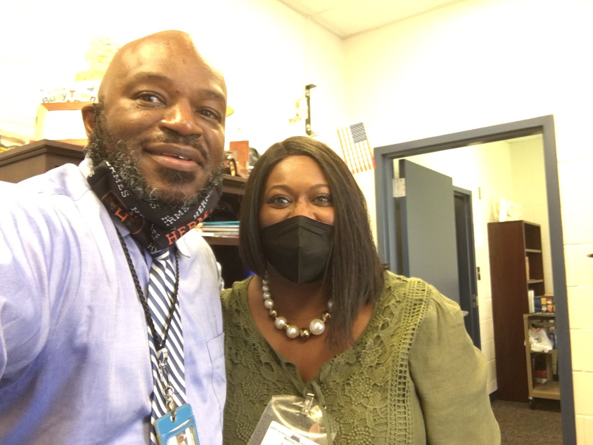 PrincipalRoyal's tweet photo. #Day1inGSCS @AnneStreetES @PrincipalRoyal #ThanksforSharingYourselfwithASE @gscsprolearning @KwanzaLippitt @GSCSMATH https://t.co/oWvvos9CCx