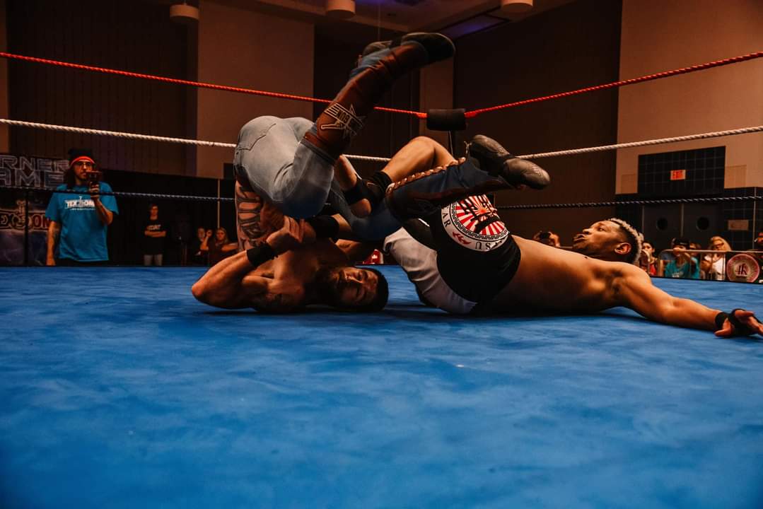 ThatJDGriffey's tweet photo. THE SPYDA!!!!! 🕷🕸
Rolling sweep into a #mataleon
#BigFightGriffey #HotHanded #ColdBlooded #muaythai #nakmuay #chaiyomuaythai #brazilianjiujitsu #bjj #graciejiujitsu #clinch #strike #grapple #prowrestling #luchalibre #poresu https://t.co/Y2upU7veoi