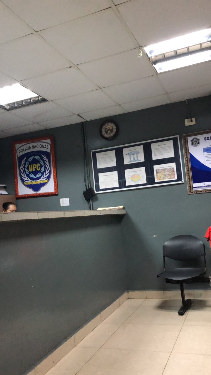 rubenyee's tweet photo. La vuelta que me llevaron pal cuartel de curundu como por 5 horas y un pelao que taba detenido conmigo hicimos vaca pa pedir una pizza 🤝 los tongos 👮🏽‍♂️ se quedaron con hambre 👍🏼 https://t.co/6xecTDh0Cj