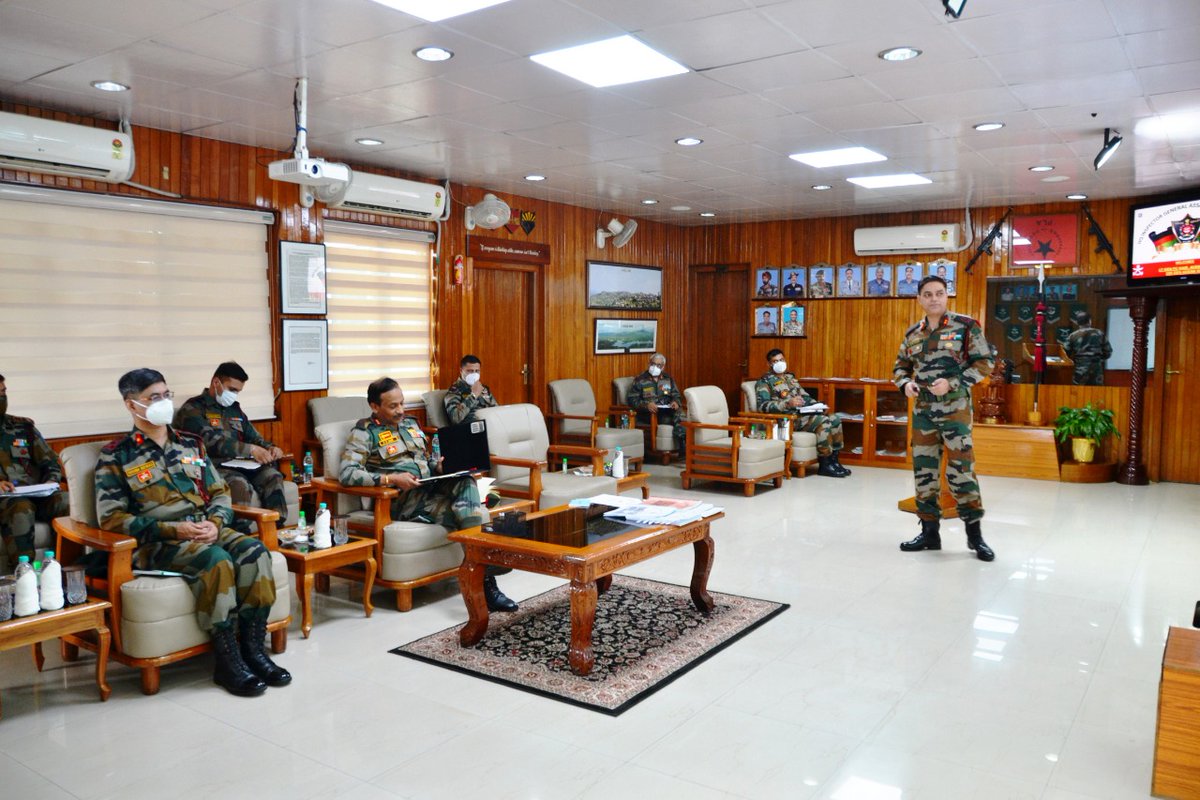 official_dgar's tweet photo. DG ASSAM RIFLES ON A THREE DAYS VISIT TO MANIPUR
Lt Gen PC Nair, AVSM, YSM, DG Assam Rifles on a three days forward area tour to Manipur, visited HQ IGAR(S) at Mantripukhri on 04 Aug. DG was briefed on operational &amp; administrative aspects by Maj Gen Alok Naresh, IG of IGAR(South) https://t.co/OLXs4ktq5W
