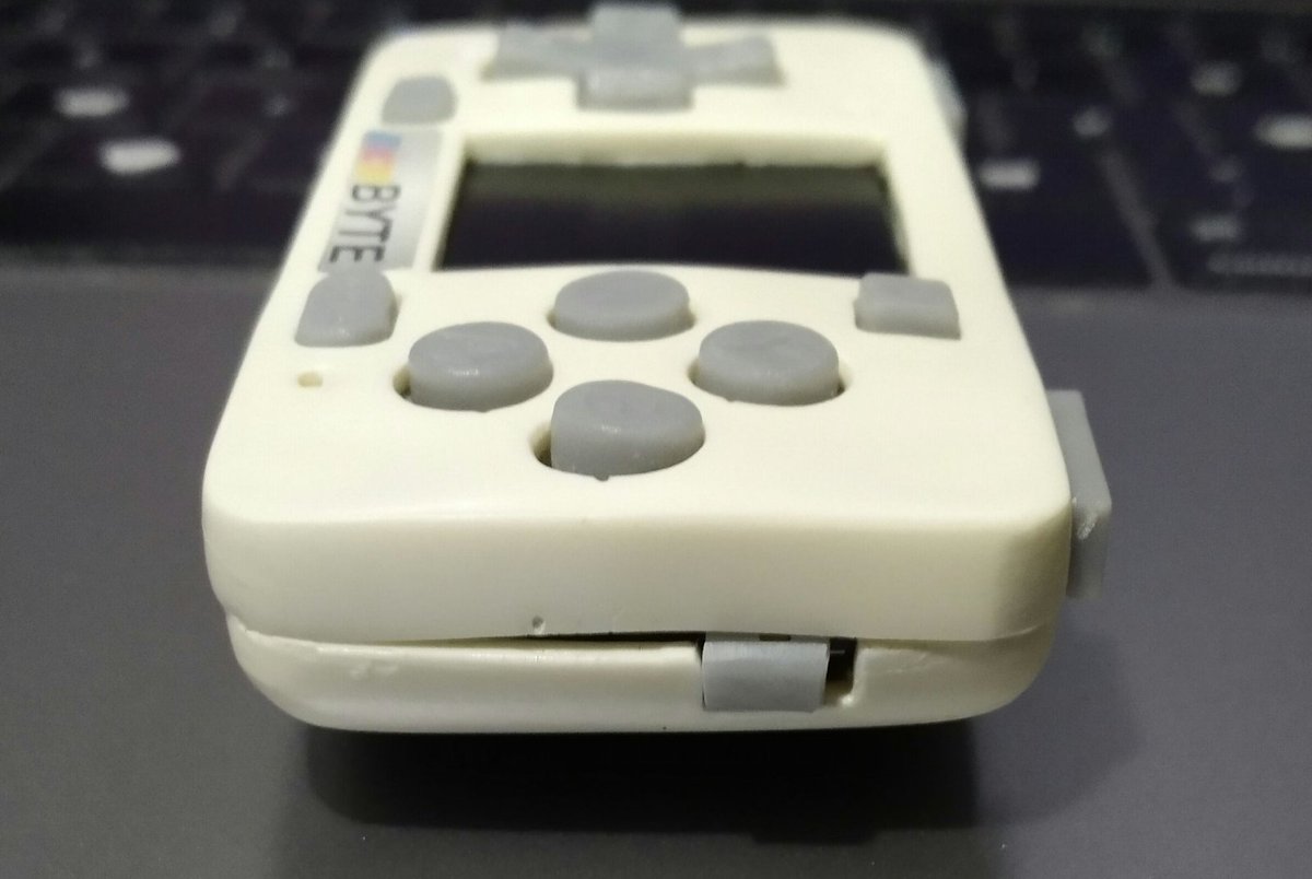 cgallaty's tweet image. So I got my #microBYTE from @crowd_supply . No time to play with it now, but unboxing I would have to say it&apos;s not really winning any points on &apos;fit and finish&apos;. Granted for what I&apos;m using it for it beats a bare board. 😆 It does seem to turn on at least.  #RetroGaming