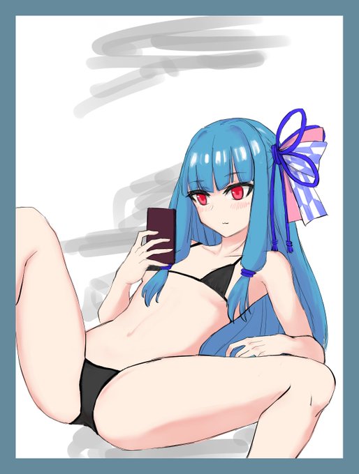 マイクロビキニで自撮りを送ってくれる葵ちゃんを描きたかったのですが
これ背景とか鏡とか描かないとそれっぽくならないんじゃないかな…と気づいたのでもう諦めて寝ます 