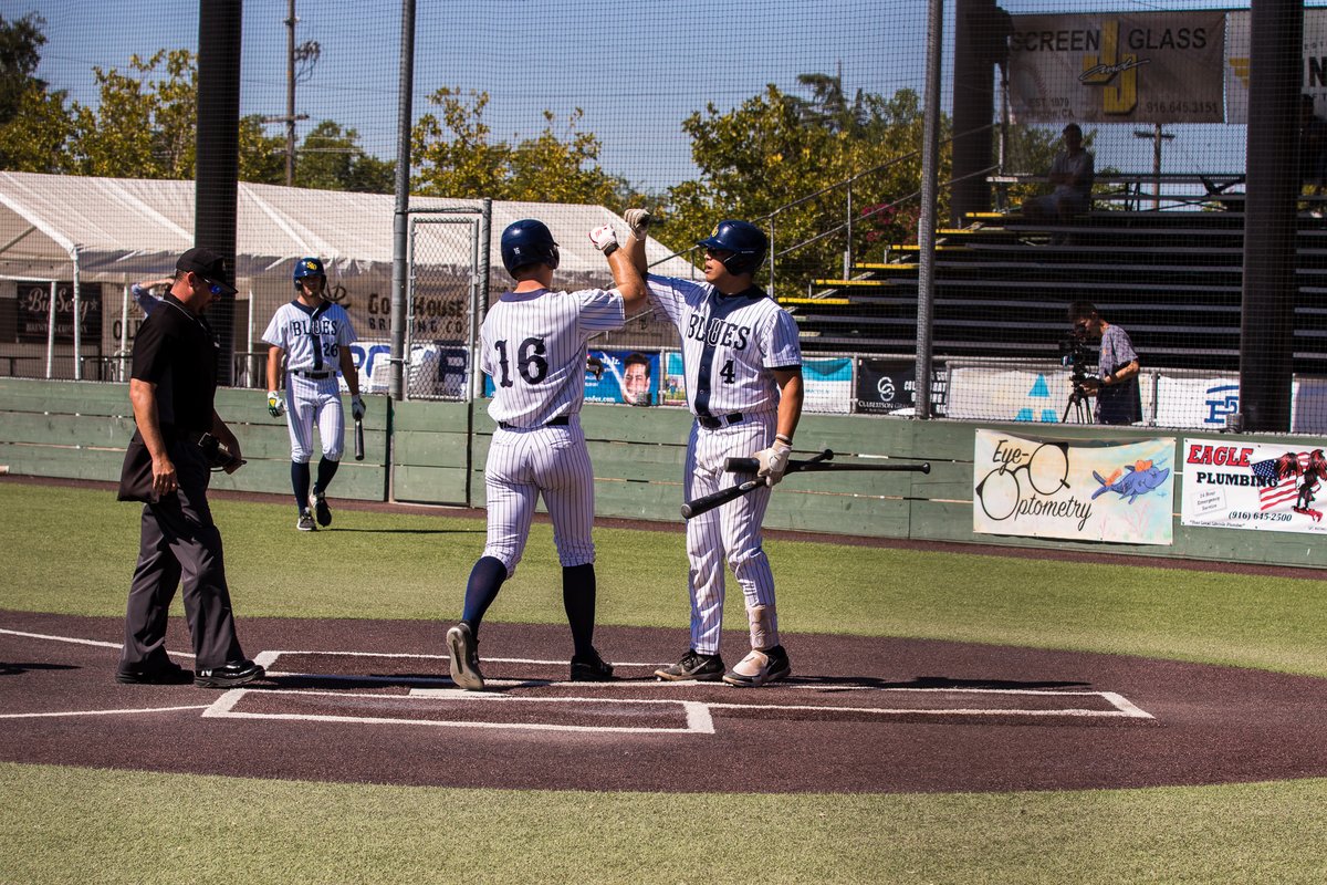 B2 | 💪 IT’S OUTTA HERE 💪 @ClarksonTj (@utahbaseball) smacks the first homer of the CCL State Championship, crushing a fastball over the left-center field wall to give the Blues the early 1-0 lead. 1⃣ - @SLO_BluesCCL 0⃣ - @Conejo_Oaks #CCLBaseball // @PlacerTourism