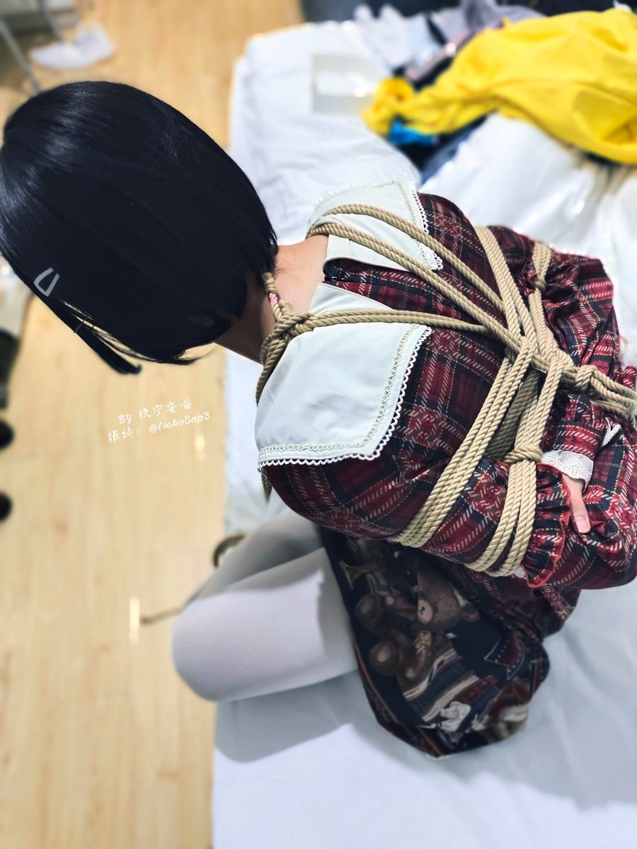 NekoSao3's tweet photo. cj之行ep.3，还是最喜欢的格子泰迪，以及海老缚一如既往的涩~
四水：今晚你就这样子睡吧
我：？？？？

#男娘 #捆绑 #白丝 #放置 https://t.co/Z7Bovo4VnT