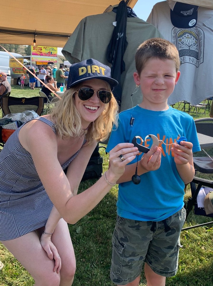 ZoeNutt's tweet photo. When you find fellow CI users at your shows! 🤟🏻
#cochlearimplant #cochlearimplants #advancedbionics #phonak #deafgirl #hardofhearing #hearingimpaired #deafmusician #musicianswithhearingloss #deaf #hoh #cochlearimplantjourney #hearingloss https://t.co/91eqgM7e1L