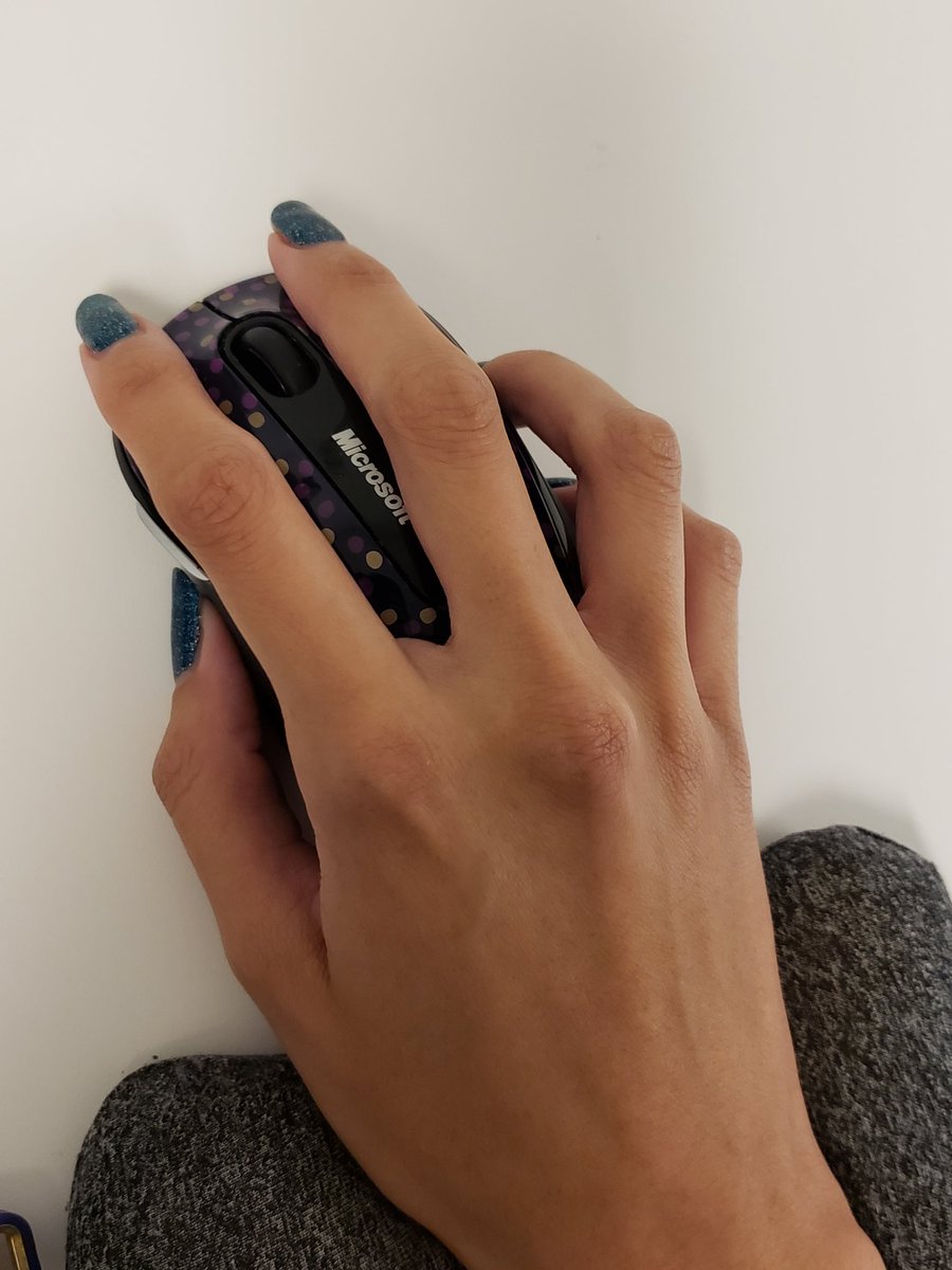 msvanitylang's tweet image. Hand and feet pics for y&apos;all today. ✋🦶 I actually got a pedicure last week too, just now posting a pic of it for the first time. 😜

#handpics #feetpics #handmodeling #gelmani #gelmanicure