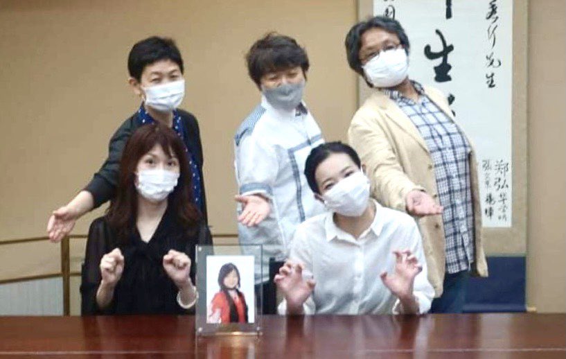 窪田ミナ Na Twitteru 河井英里さんの法要へ 毎年この日に皆さんと英里さんの思い出を語っています 楽しい話が尽きません いつまでもみんなを明るくしてくれる素晴らしい人です Mina T Co Y0sulrun42 Twitter