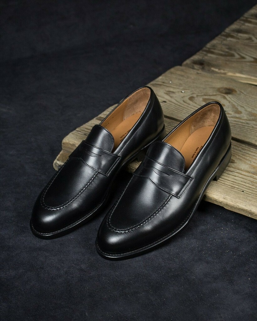 AndresSendra's tweet photo. Black is back
.
.
.
// TONBRIDGE - BOX PUY NEGRO
// Artisanal Patina
// Doubts and inquiries: sales@andres-sendra.com
// High Quality
// Goodyear Welted
// Authentic Leather
// Made in Spain
// Shoemakers since 1913
.
#andressendra #outfit #patina #oxfor… https://t.co/OAQNwOaQbP https://t.co/cAT5A1mnrq