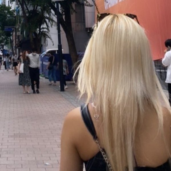 CrystyIeMeth's tweet photo. between doing illegal activities, her fried hair, and promising albums that never come out, sorn may be the sky ferreira of kpop…. https://t.co/6ncSLCZHrR