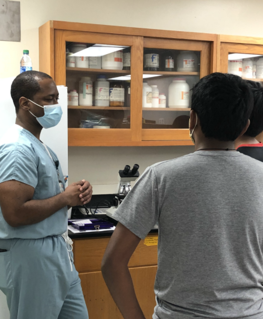 UABPathology's tweet photo. Several @UABPathology residents are giving back to UAB by using their knowledge to teach medical, graduate, and high school students new disciplines. Drs. Burkett, Green, and Snaith are pictured below teaching high school students at #BioBridge. Read more: https://t.co/MT7SCXSRiZ https://t.co/qdW9tAeTNT