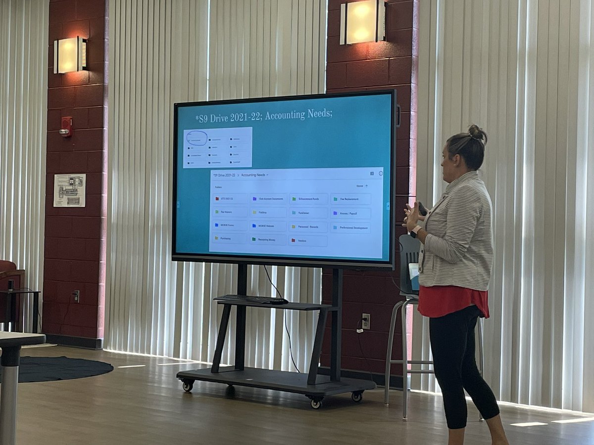 MarciaGMcCants's tweet photo. What an awesome Friday for summer employee staff development! Team Sparkman! #sparkman9 #shssenators #readysetforwardmcss https://t.co/4UgEzJIwRP