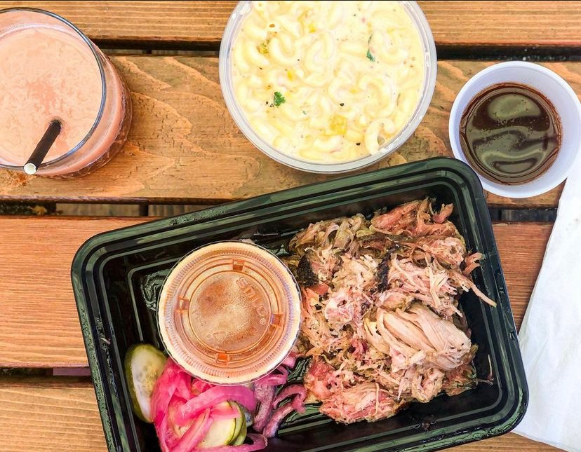 “Finally tried out Matt’s BBQ and damn was it worth the hype. Pulled pork, queso Mac, and a side of the hog vinegar. Add a guava mojito slushee from @bloodbuzzpdx and it’s a killer summer meal 🤤” - @bethbythegallen thanks for the shot and the stellar review ❤️