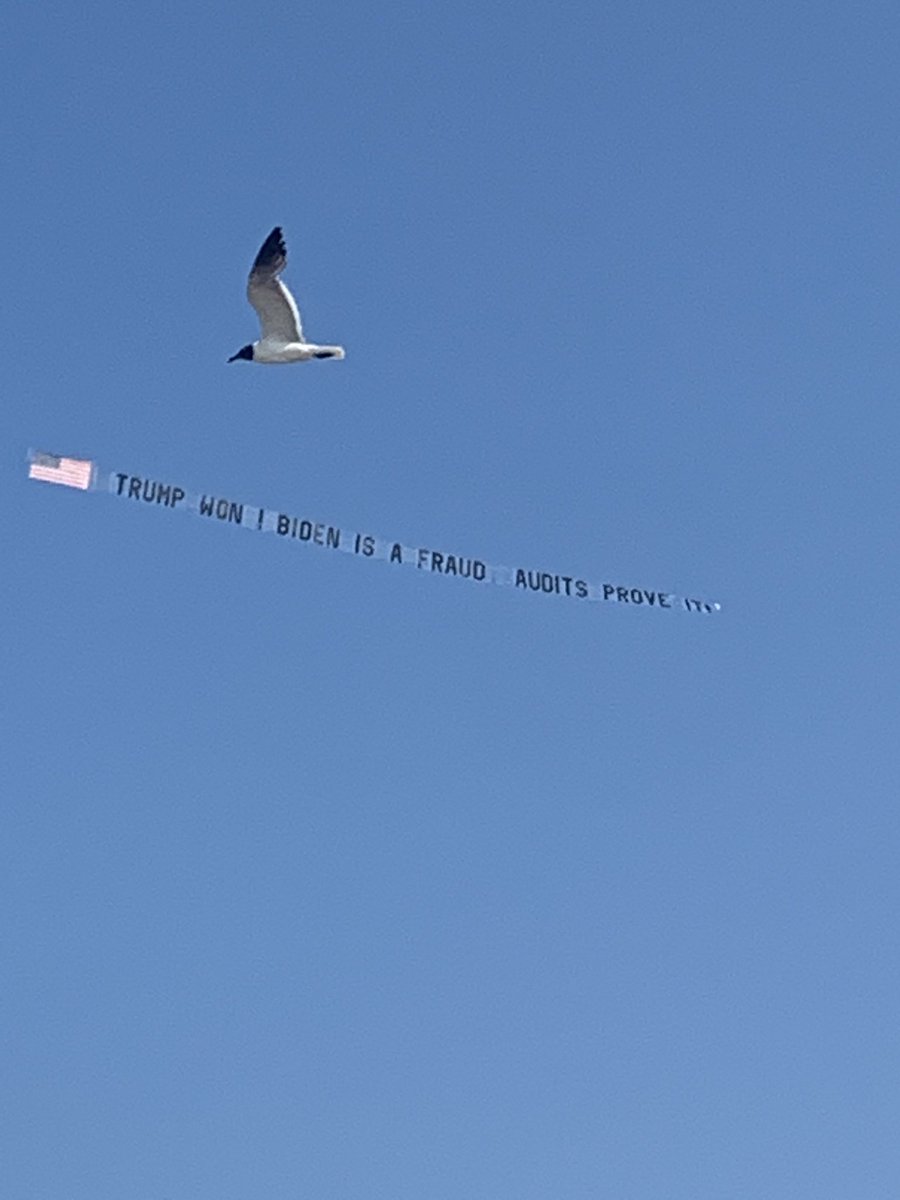 Not sure if you can make out this fly by today in OCNJ 😂 https://t.co/JvnL6b8IM4