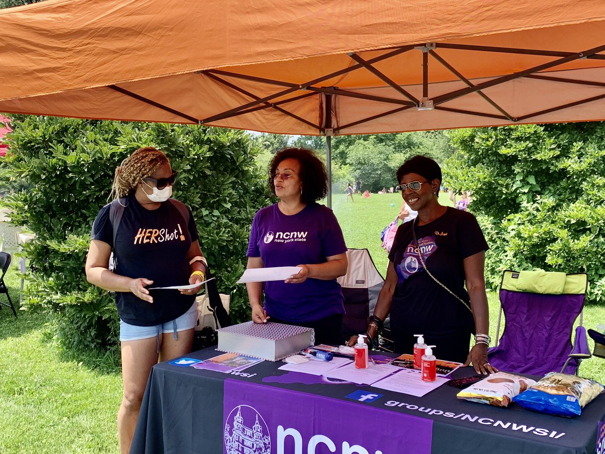 janetlleslie's tweet photo. Just returned from @SnugHarborCCBG, attended their Sprinklefest. Tabled for @ncnwsi with @mnmeyers and @ByfieldDr. Saw @Hershot1 https://t.co/iVN9ZXWIvS