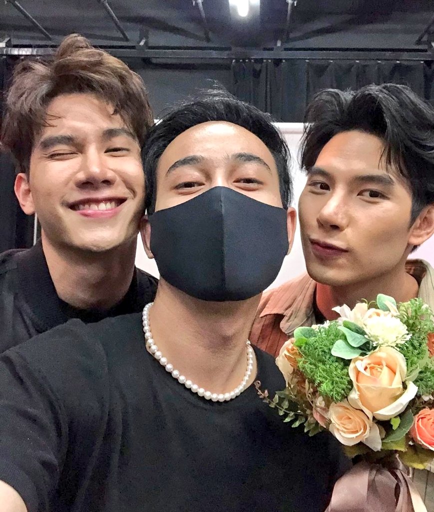 MaxTul_TulMax_'s tweet photo. Awww this trio...I hope that in the future we may still have you to work together🥺🙏💗💗💗 #MaxTul https://t.co/dctKhmpYmI