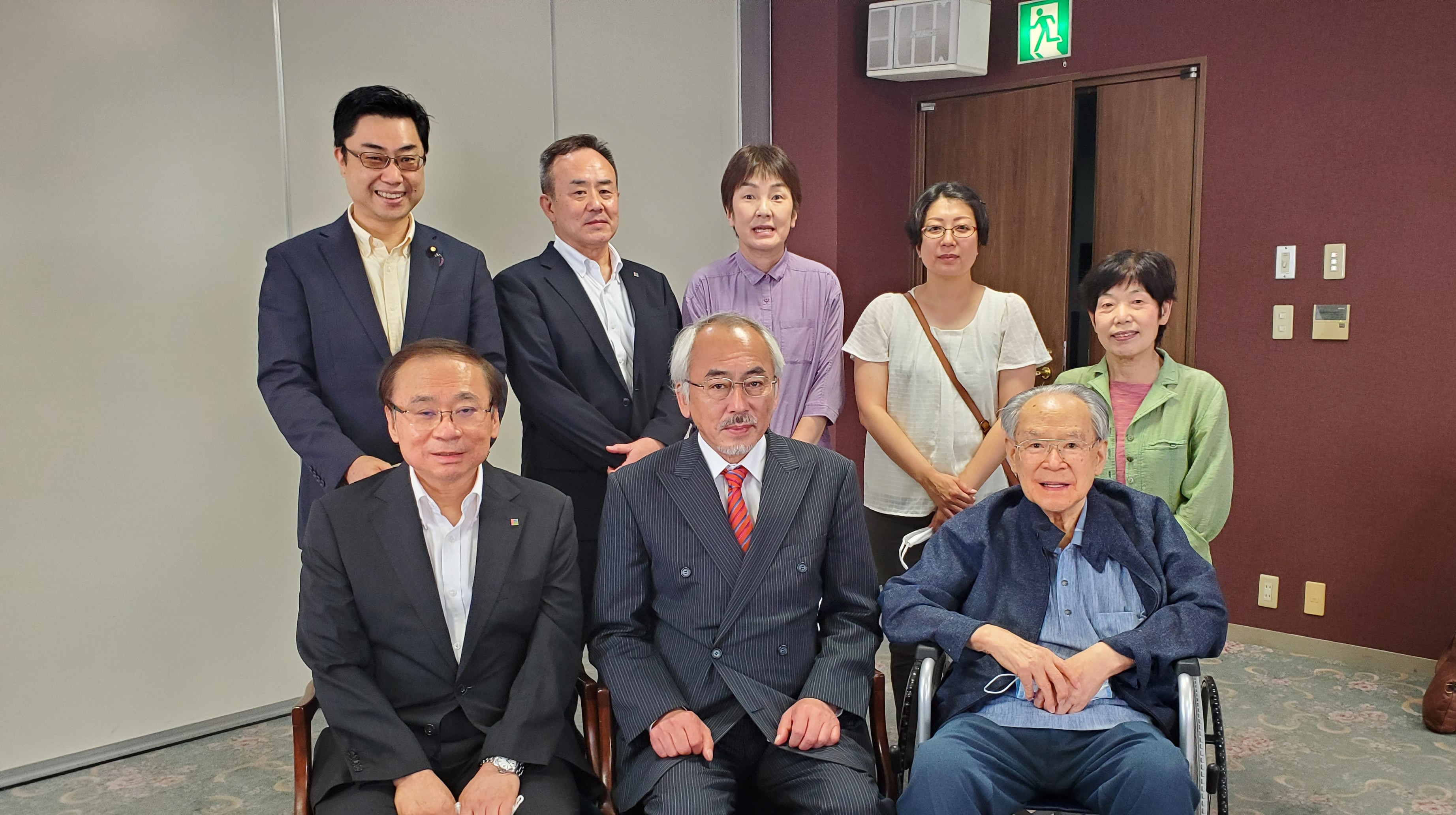あきの公造 諫早市内に夜回り先生こと水谷修先生をお迎えして公明党時局講演会 出口喜男港秋会後援会長はじめ出口グループの皆様とお出迎え 水谷先生のお話に大感動の時局講演会となりました 有難うございました T Co 9wrb3tx1ve Twitter