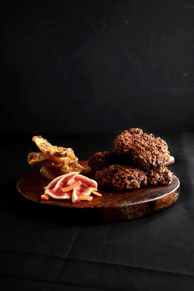 New Sandwich from 
mananadeli.com 
Szechuan Fried Chicken 

Pollo frito estilo sichuan con cáscara de sandía y zanahorias encurtidas y alioli.