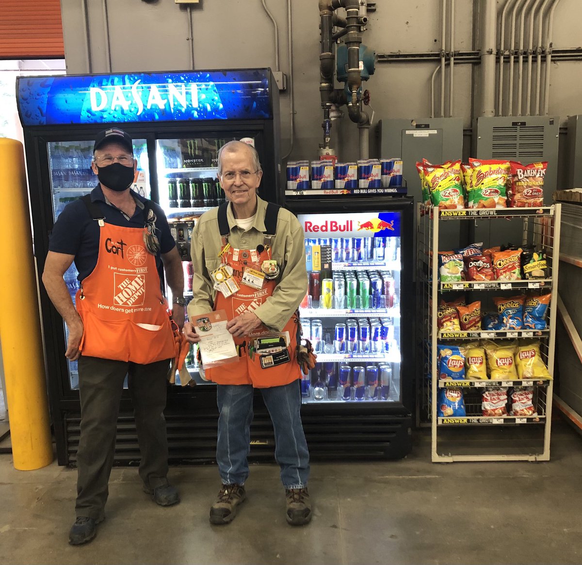 D26 Department Head Cort recognized Randy for his commitment to driving pipeline and excellent customer service! <a href="/ChadKrausTHD/">Chad Kraus</a> @Catrina90066031 @paulrod08712937 <a href="/NagyAndrew/">Andrew Nagy</a>
