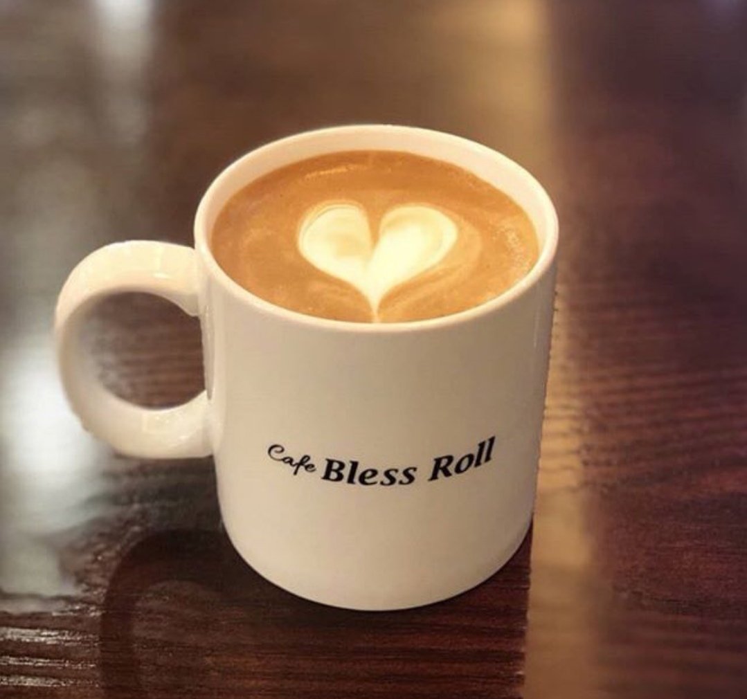 《ENVÍO ESPECIAL BLESS 》

Para: @DxfferentDoctor 
De: @blxckwxdow_ 

"Para que te endulces un ratito en el santuario."