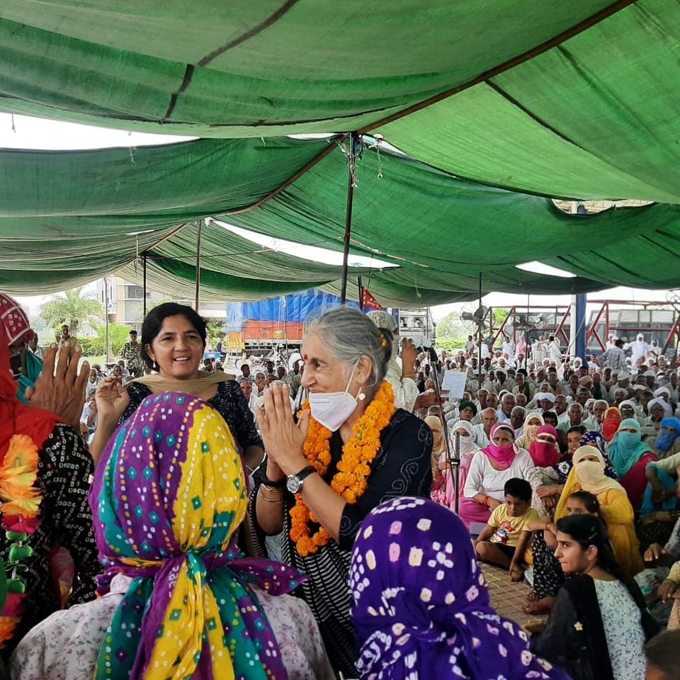 cpimspeak's tweet photo. कैप्टन लक्ष्मी सहगल स्मृति दिवस
हरियाणा में जनवादी महिला समिति की पहलकदमी पर हिसार के बाड़ोपट्टी टोल, जींद के बद्दोवाल टोल, कैथल के चंदाना गांव में शानदार कार्यक्रम आयोजित किए गए। कार्यक्रमों को कैप्टन लक्ष्मी सहगल की बेटी व पूर्व सांसद @SubhashiniAli ने संबोधित किया। https://t.co/ZTsMr2eJsU