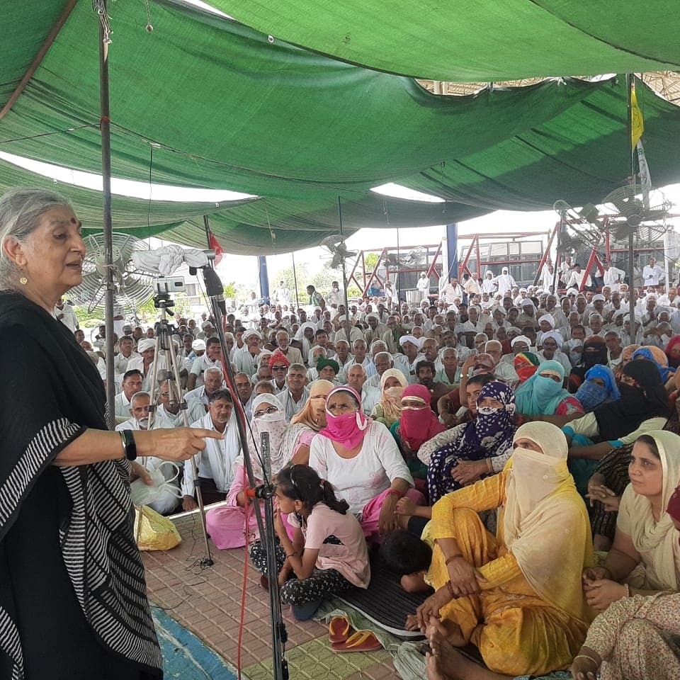 cpimspeak's tweet photo. कैप्टन लक्ष्मी सहगल स्मृति दिवस
हरियाणा में जनवादी महिला समिति की पहलकदमी पर हिसार के बाड़ोपट्टी टोल, जींद के बद्दोवाल टोल, कैथल के चंदाना गांव में शानदार कार्यक्रम आयोजित किए गए। कार्यक्रमों को कैप्टन लक्ष्मी सहगल की बेटी व पूर्व सांसद @SubhashiniAli ने संबोधित किया। https://t.co/ZTsMr2eJsU