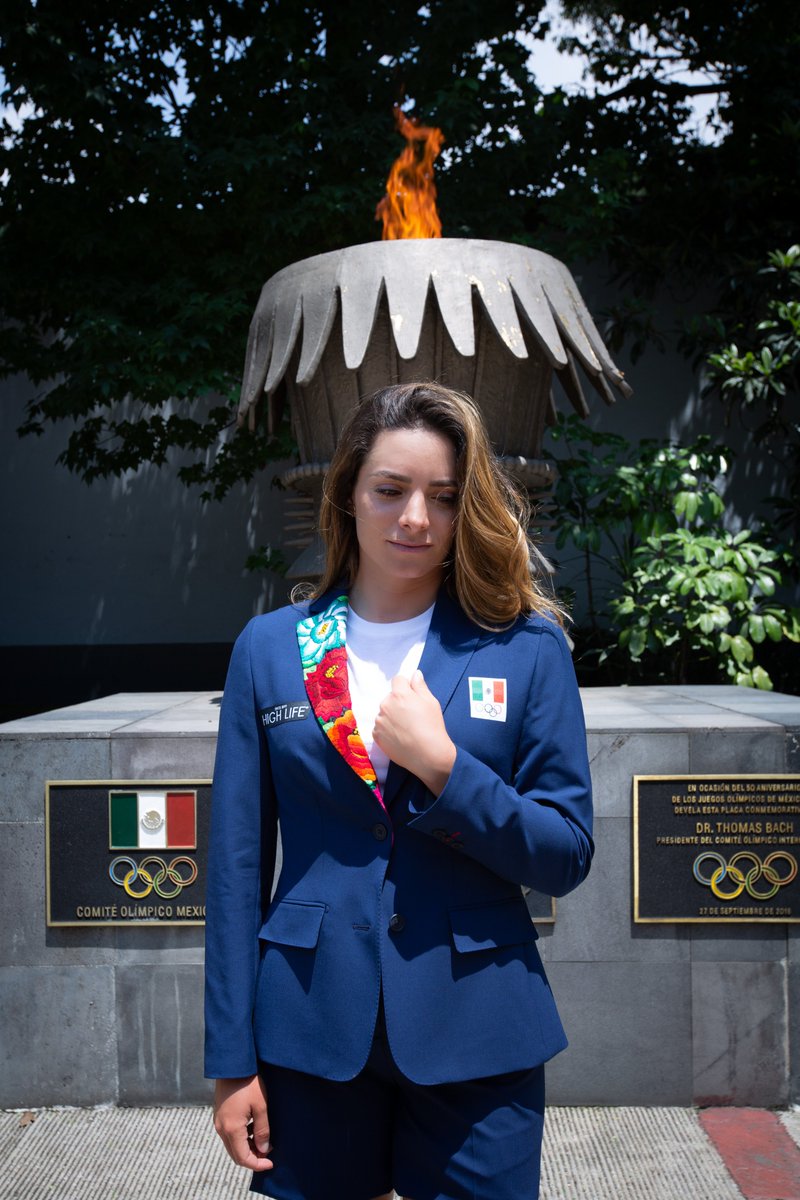 El traje de lujo que lucieron los deportistas mexicanos en la ceremonia de apertura de los #JuegosOlimpicos  #Tokyo2020 , es una mezcla de modernidad y tradición, desarrollada por la marca <a href="/highlifemx/">High Life México</a> 
Lee más 👉  bit.ly/3ByvAMm