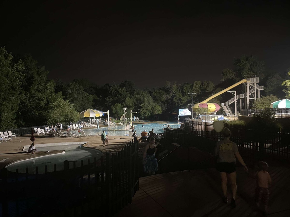 mpm_stl's tweet photo. This past weekend Arnold Rec pool had a movie night and it looks like it was loads of fun!!!🍿 https://t.co/YpyY9qwaUU