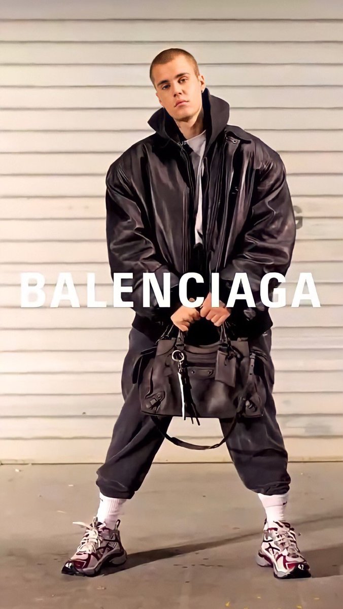 buzztinmyman's tweet photo. JUSTIN FOR BALENCIAGA LADIES AND GENTLEMEN https://t.co/PsudYYXhgM