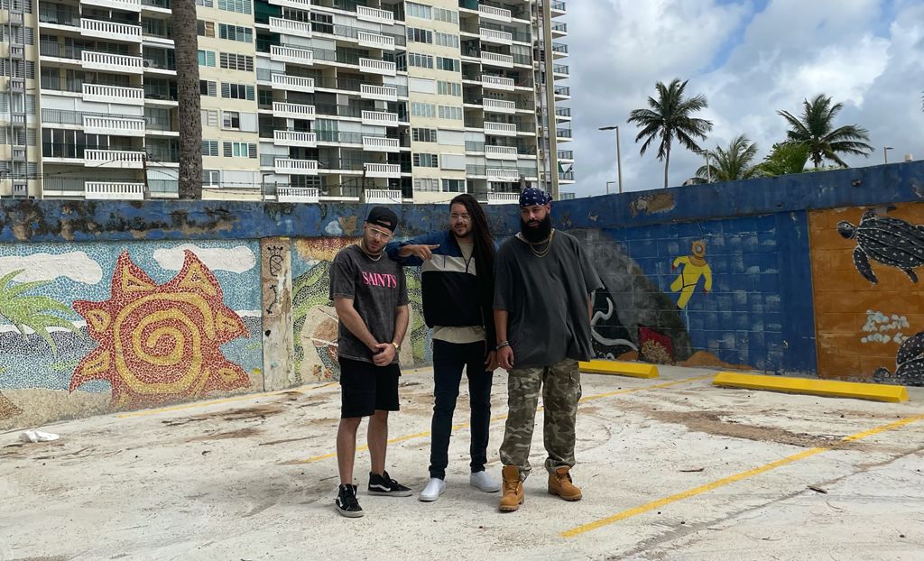 esenciapr's tweet photo. Un día NORMAL acá en P.R. 😁
Super agradecido con la vida por poder llamar hermanos a estos dos tipazos! 🙏 @jaykalylmusic @jaydanmusic 
.
.
.
@e.s_films el tío! 💪😆🎥
New Music coming soon! 🤗 https://t.co/JZnxlwecOk