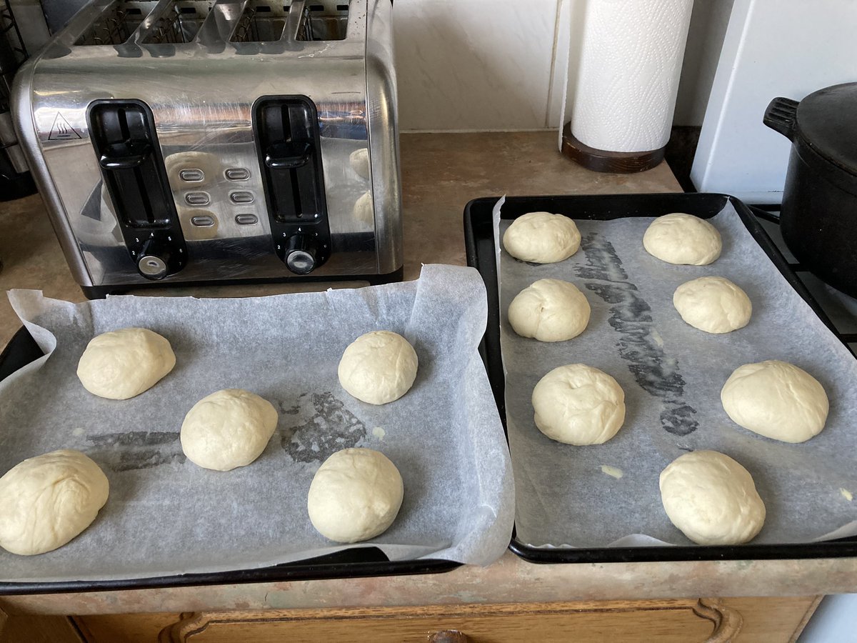 basquildol's tweet photo. @thebakingnanna1 @Rob_C_Allen #RegionalBakes #TwitterBakeAlong #DevonshireSplits recipe from @PaulHollywood my #Vegan version with @PinksterGin Gin Jam . https://t.co/s0PnSchRzv