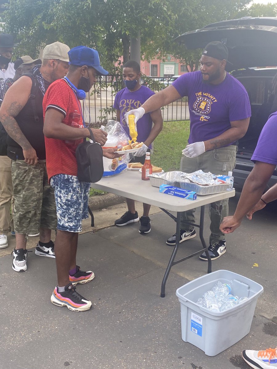 YEQues1949's tweet photo. Project 49: Combat Against Hunger was a success. Yesterday, Brothers of Thee Upsilon Epsilon chapter in conjunction with students of the STARs Summer Program at JSU, served food and water to the community in downtown Jackson.
#Service #MightyYE #Project49 https://t.co/Sbtvc5Mvvp