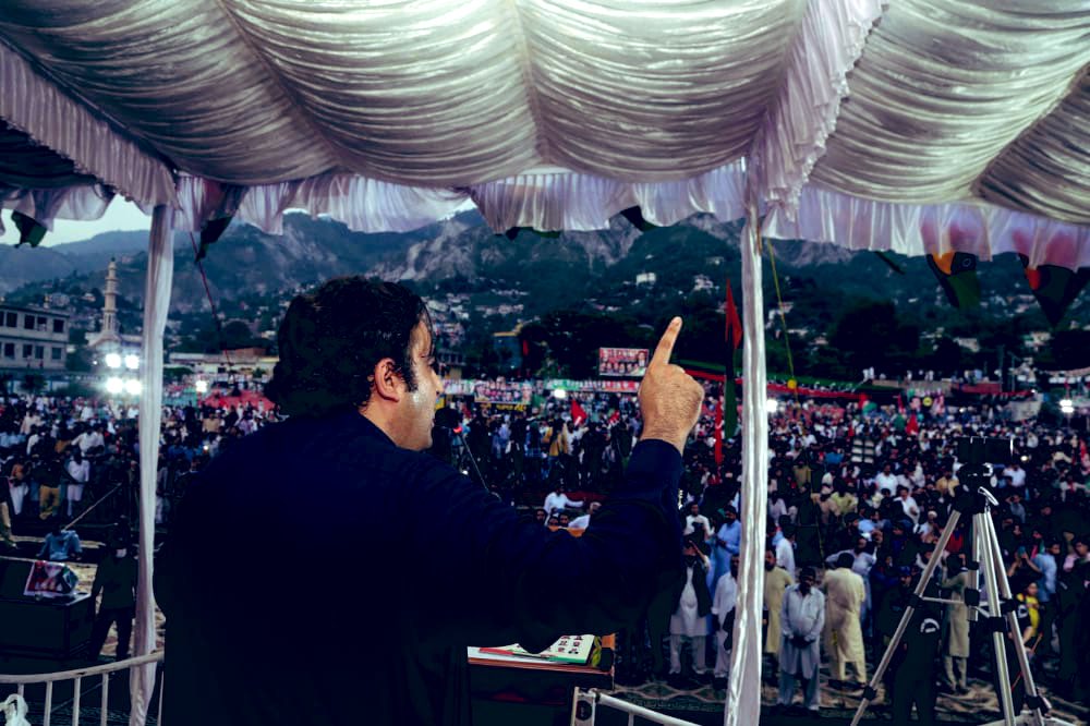BBhuttoZardari's tweet photo. Thank You Muzaffarabad! Massive show of force in AJK capital concludes PPP campaign. IA 25th July #KashmirMainTeerChalayGa ! https://t.co/vA9kIV4Mq6