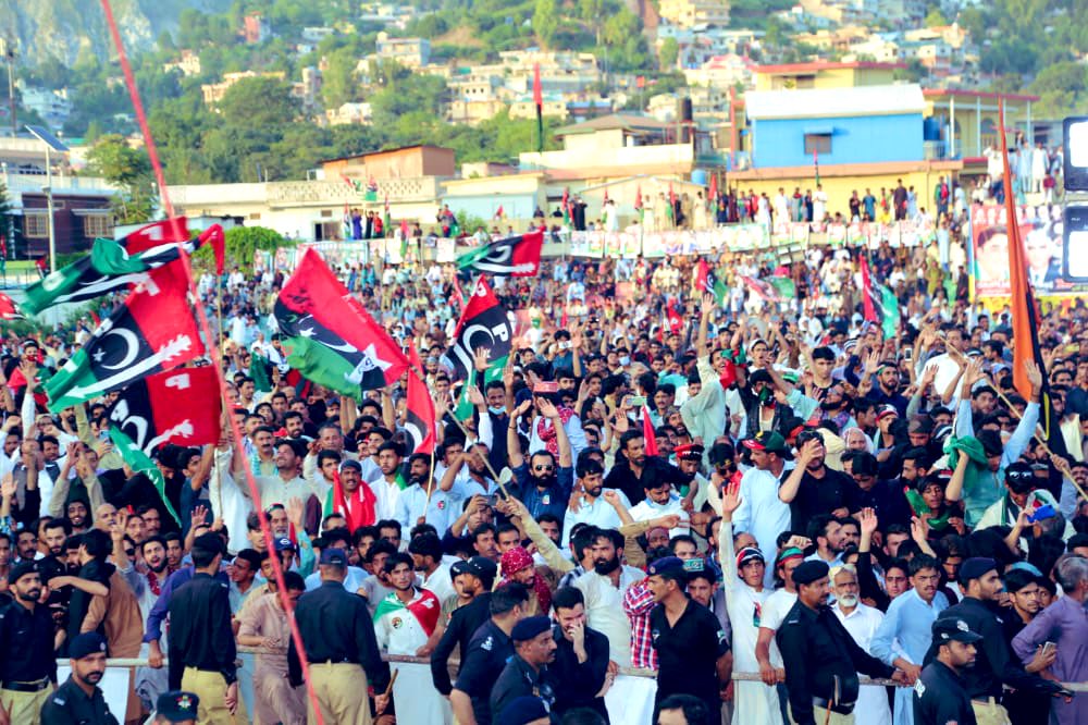 BBhuttoZardari's tweet photo. Thank You Muzaffarabad! Massive show of force in AJK capital concludes PPP campaign. IA 25th July #KashmirMainTeerChalayGa ! https://t.co/vA9kIV4Mq6