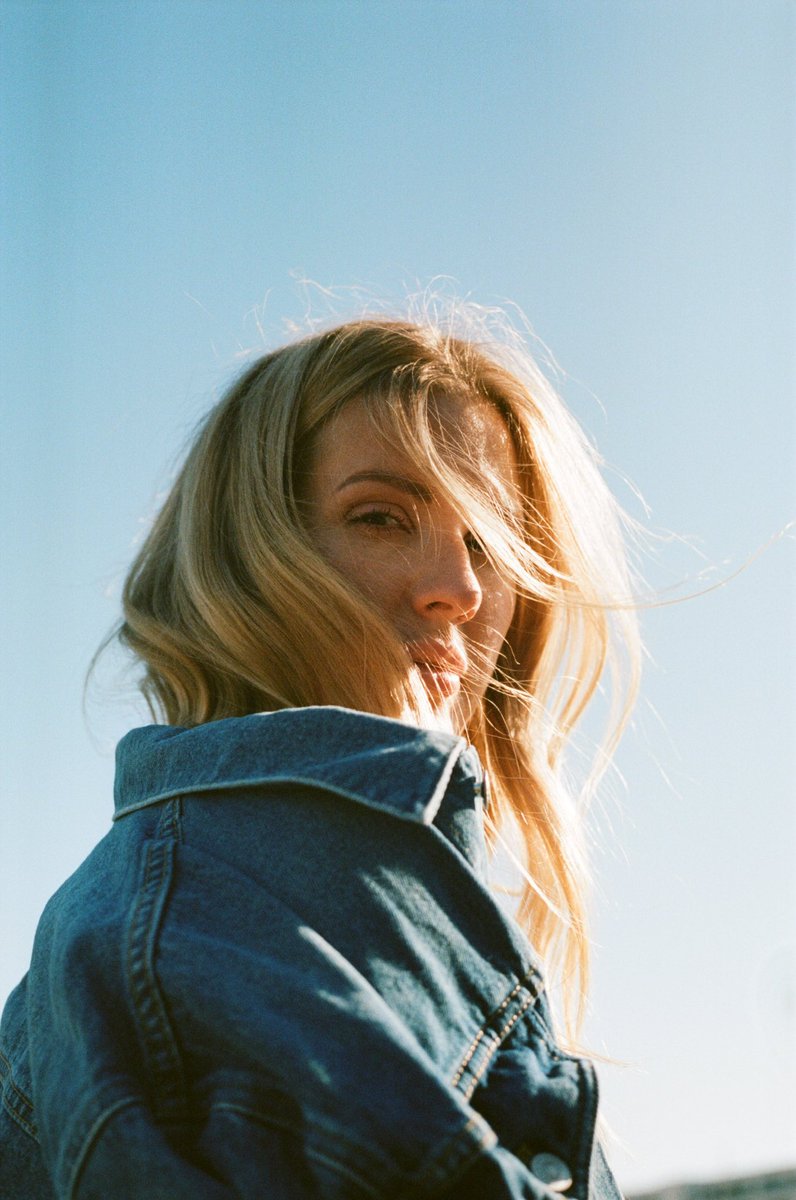 elliegoulding tweet picture