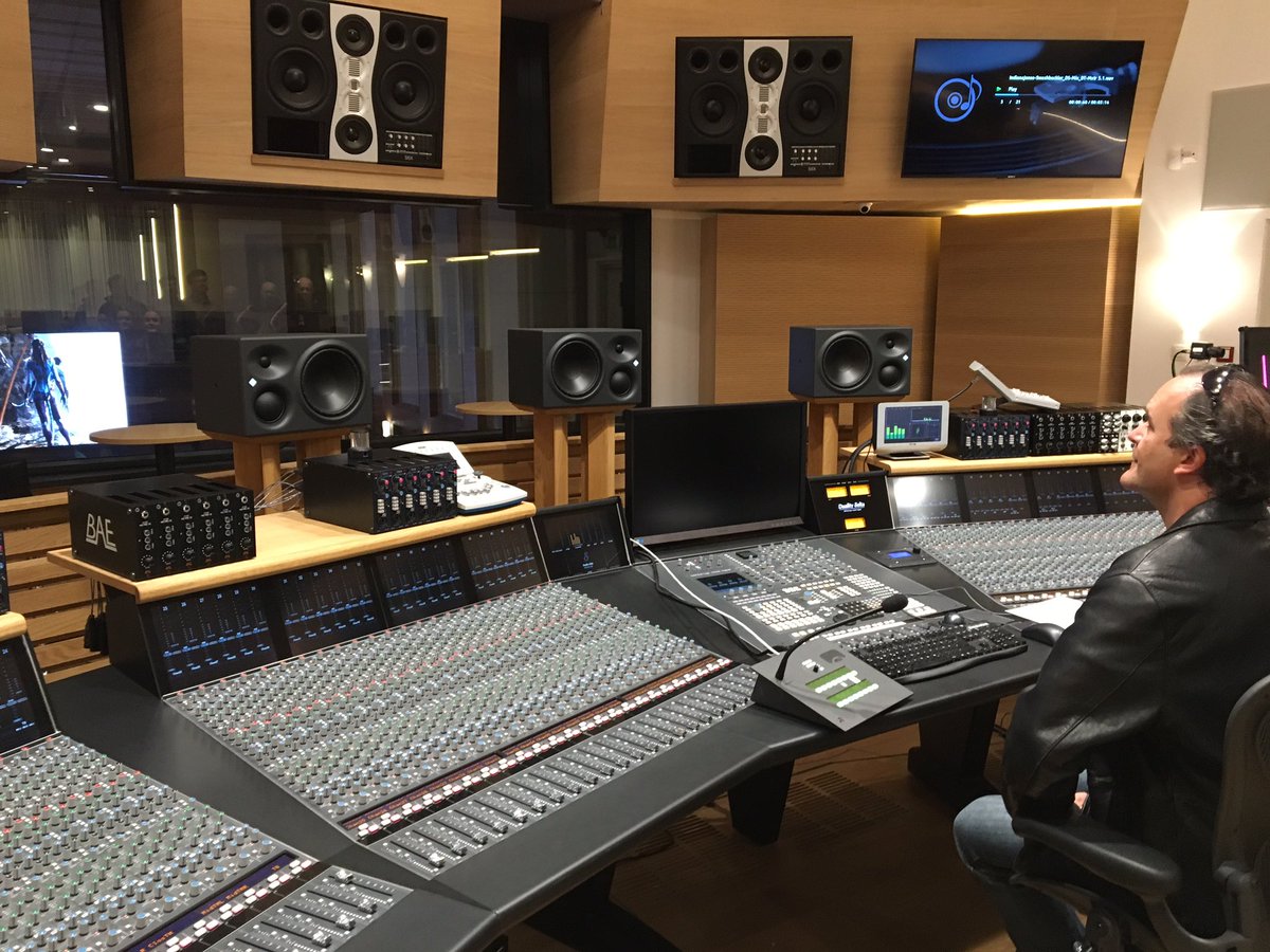 utadeer's tweet photo. #FBF visiting the beautiful #SynchronStage in Vienna. Just playing tourist that day but can’t wait to record there! Thank you Paul Kopf for being such a lovely host! 🙌
#studio #studiolife #recordingstudio #musician #scoring #scoringstage #orchestra #composer #conductor https://t.co/zrA2Zw2yQn