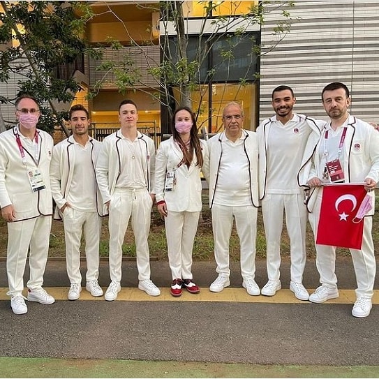 Türkiye Olimpik Milli Takımlarımız,  üst düzey SPOR YÖNETİCİLERİMİZİN de içinde bulunduğu bir kafile ile Tokyo'daki yerini aldı. Spor Yöneticileri Derneği olarak tüm kafilemize yürekten başarılar diliyoruz. Kalbimiz ve dualarımız sizlerle ! 🇹🇷🇹🇷🇹🇷🇹🇷🤲