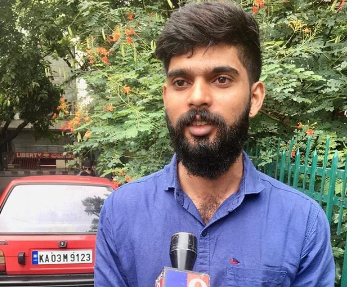 Varund45's tweet photo. The guy who stand with students untill students get justice ....the man who fight for students ...he stand with students everytime every problem now we get victory...the whole victory goes to @anvith_kateel anna &amp; @NSUIKarnataka thanking you to be with us we are always with u https://t.co/yclIUPoGZk