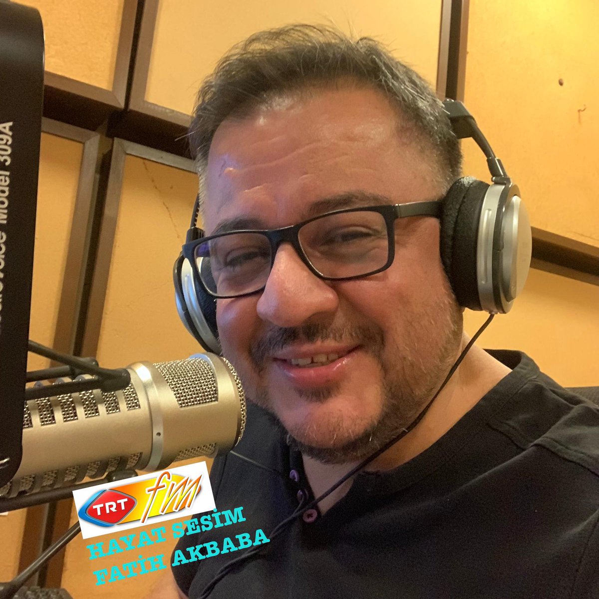 TRTFM's tweet photo. Dünyayı sessize alan radyo programı @akbabafatih ile Hayat Sesim, her cuma ve cumartesi gecesi saat 24.00’te TRT FM’de..
Bu gece #yazgeceleri diyoruz.
Canlı yayın için: 4441112/1 https://t.co/eY3W4f3hvM