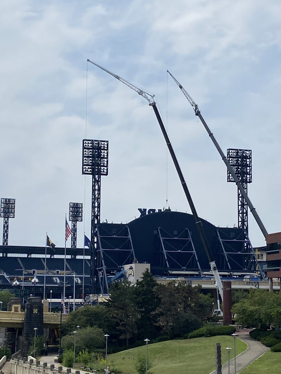 kamenta's tweet photo. #SignWork PNC🏗Park #wpxi https://t.co/31JspP2YFi