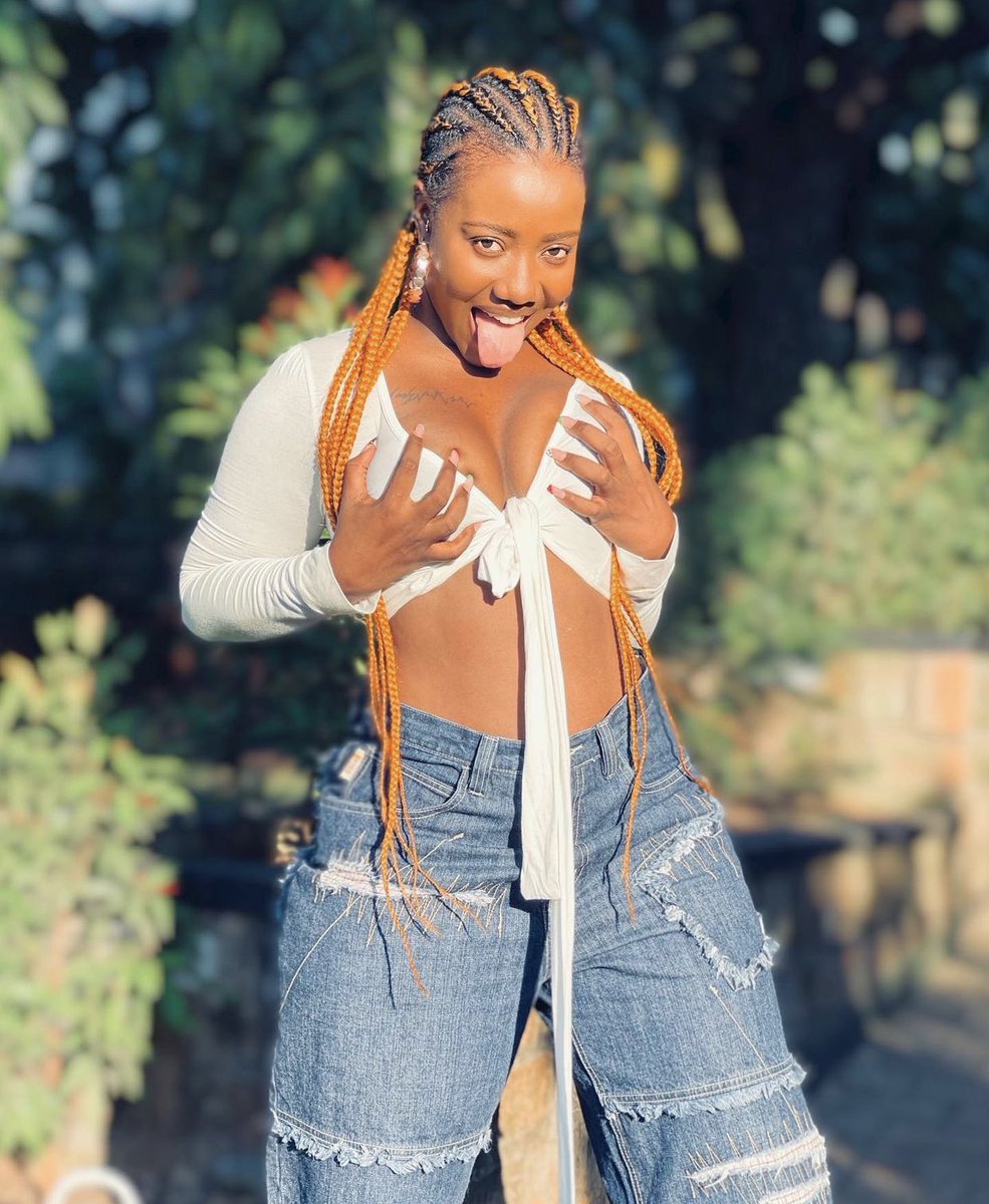 GalaxyFMUg's tweet photo. Hold them tight, our amazing deejays gat you covered tonight 🔥
Nonstop music all night long.
#ZzinaMixParty https://t.co/632lt769Gk
