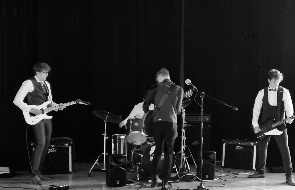 Yr11 Prom...Rocking it!🤟Live music from our students what a joy!🎶