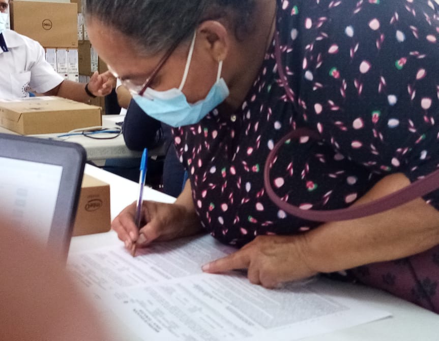 SedeSonsonate's tweet photo. #EnlacesConLaEducación #HananiaCarla #EducacionSV #CardonaARicardo #NayibBukele
Transformando la educación y la continuidad educativa. Cerrando otra semana de entrega. https://t.co/S70jJHWafp